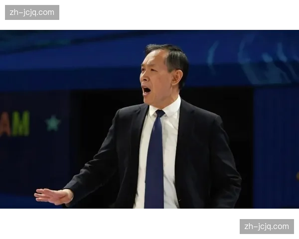 麦基防守端送出封盖，老将领袖作用获许利民高度评价